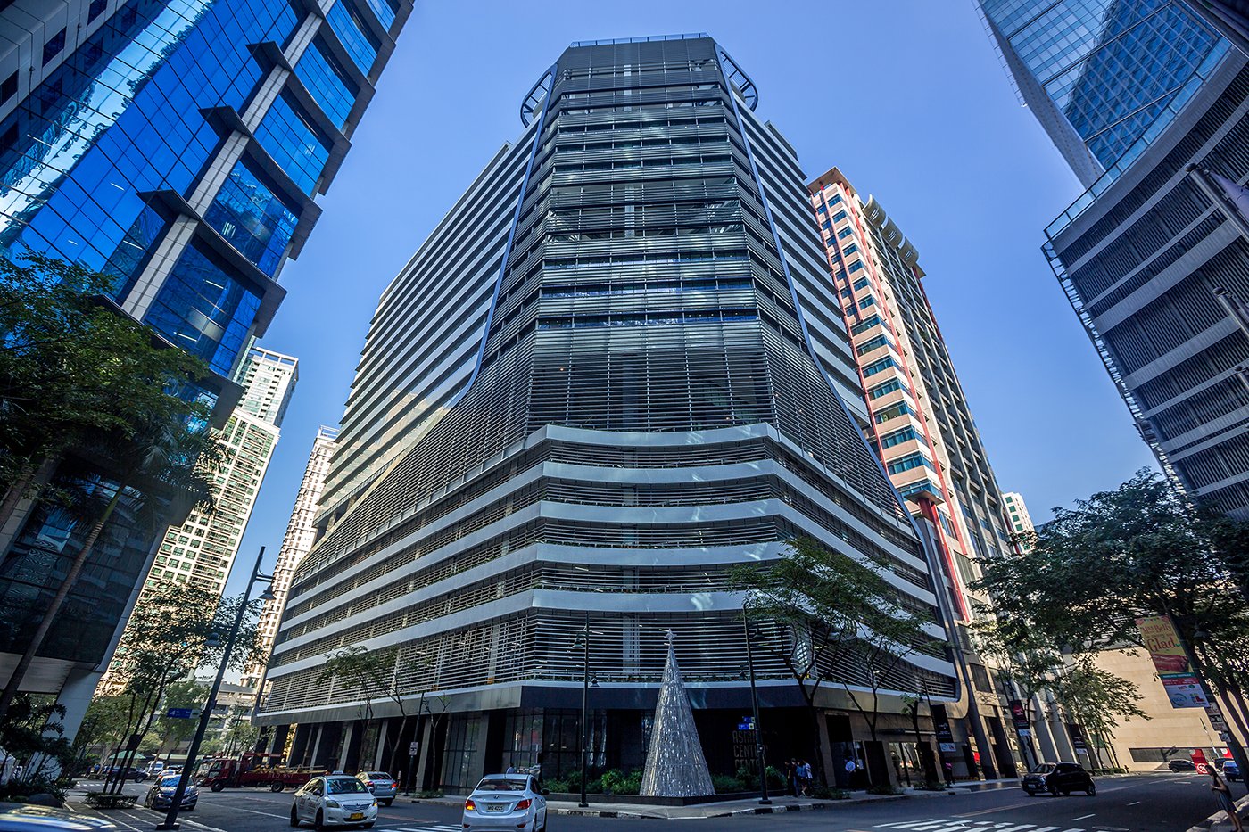 ALVEO HIGH STREET SOUTH CORPORATE CENTER<br/> <br/> 
              Location: TAGUIG CITY, BGC<br/> 
              Services: LEED<br/> 
              Client: Alveo Land Corporation<br/> 